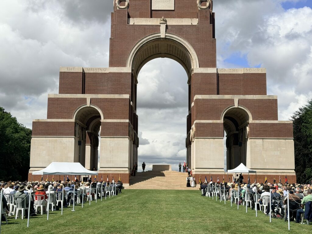 Cérémonie des 110 ans de la Bataille de la Somme devant le mémorial de Thiepval