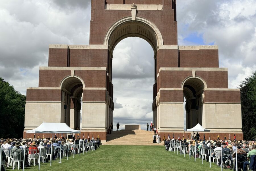 Cérémonie des 110 ans de la Bataille de la Somme devant le mémorial de Thiepval