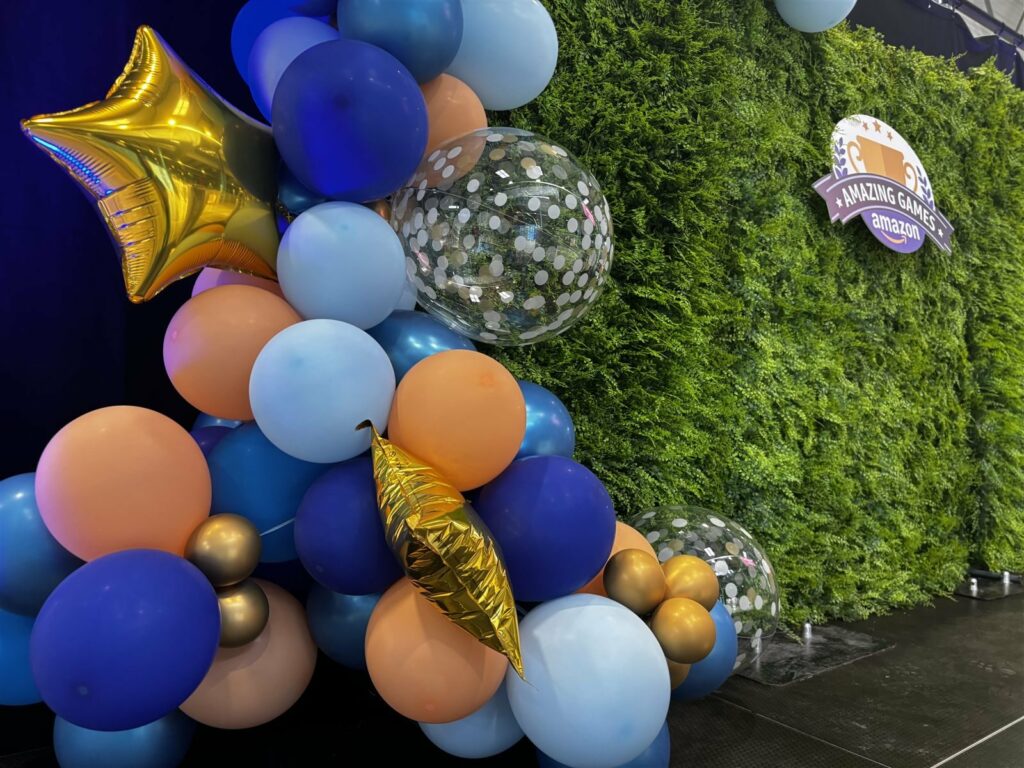 Arche de ballons bleu et orange des Amazing Games Amazon CDG8
