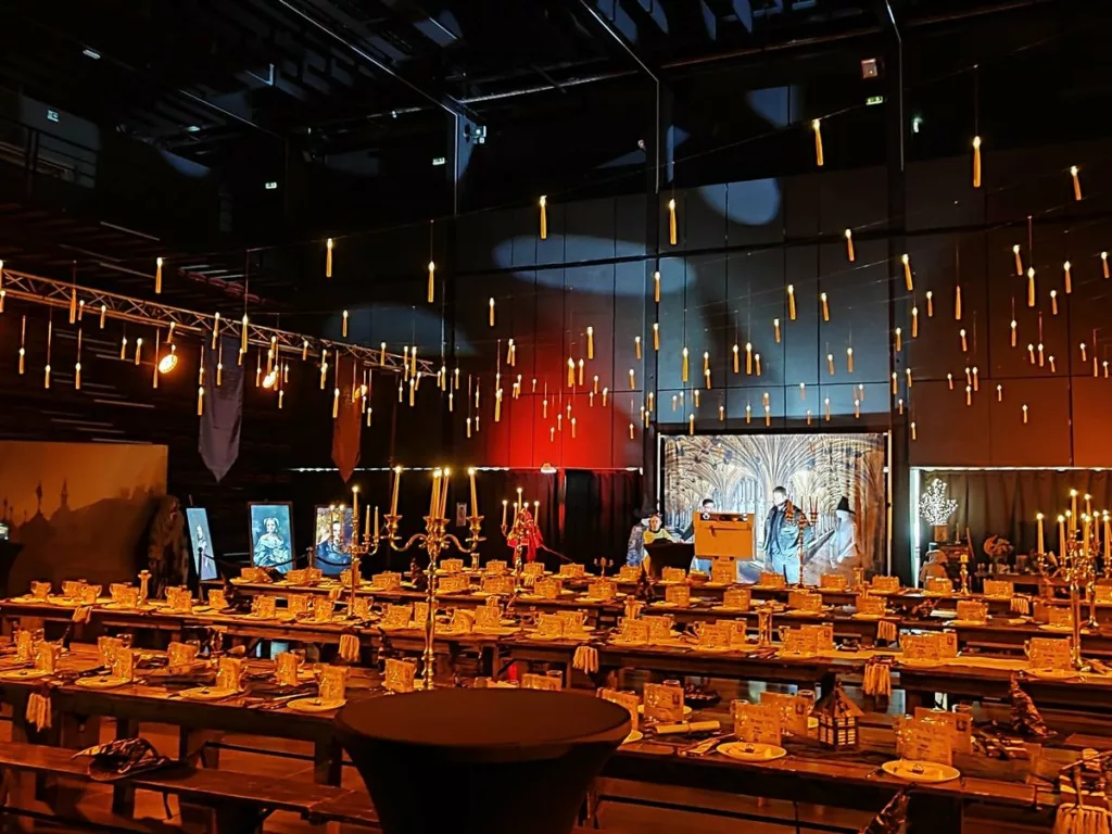 Grande salle décorée pour la fin d’année de L’Oréal Roye