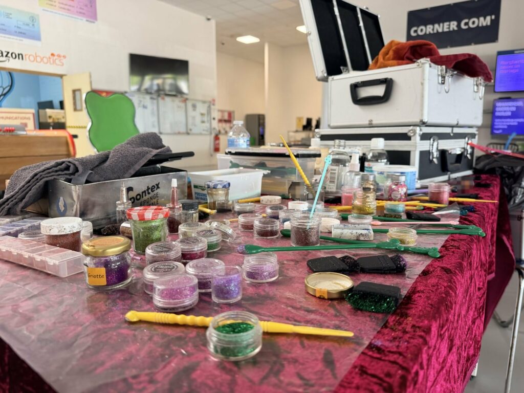 Table de maquillage pour enfants installée au Family Day Amazon BVA1