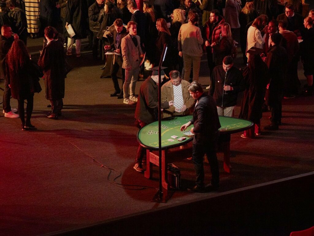 Table de casino lors de la soirée de remise de diplômes du CNAM