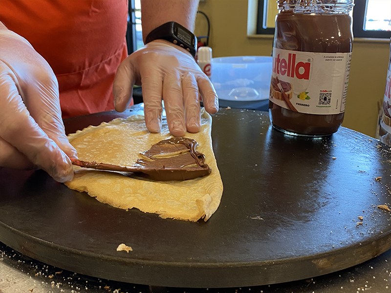 Crêpe préparée sur un stand
