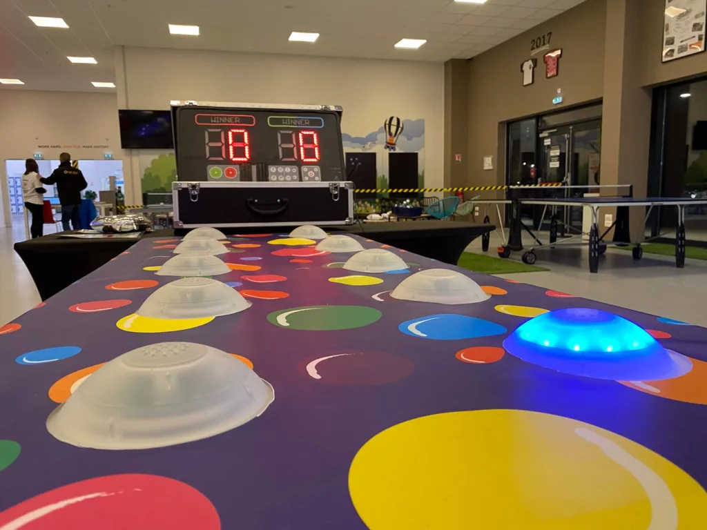 Table interactive à buzzers lumineux avec son tableau de scores