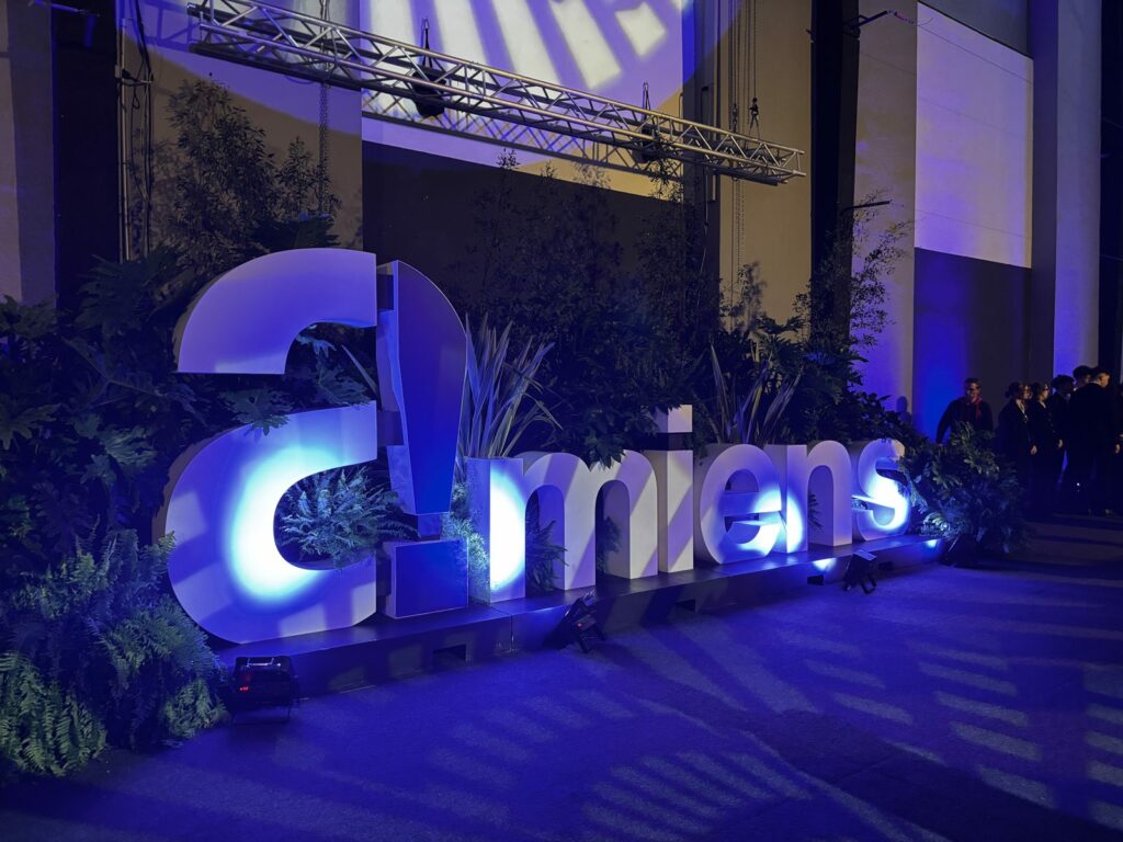 Lettres lumineuses géantes Amiens installées pour les vœux du maire