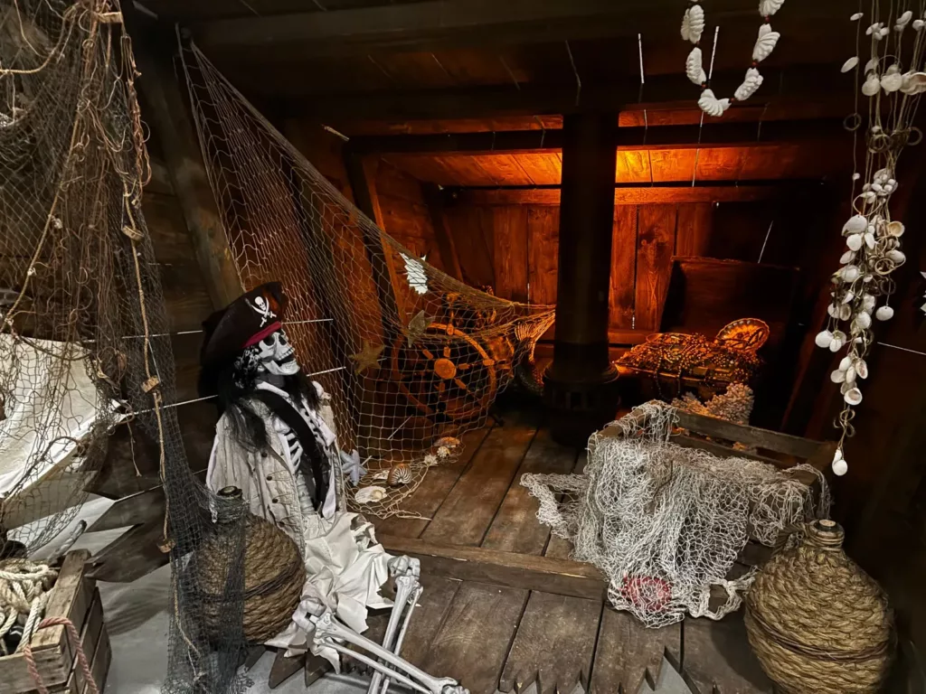 Décor de corsaires et de bateau pirate