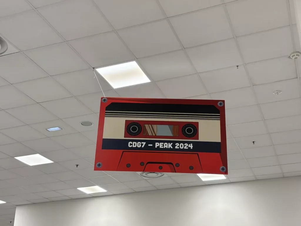 Cassette audio géante suspendue