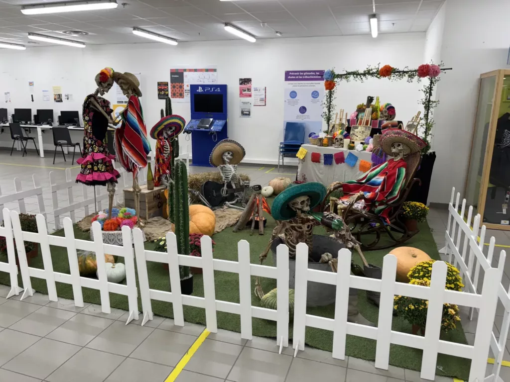 Scène Día de los Muertos derrière une barrière blanche