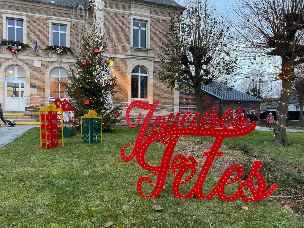 Lettres Joyeuses Fêtes et paquets cadeaux