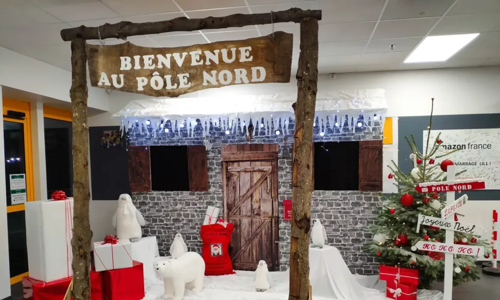 Arche Bienvenue au Pôle Nord et maison enneigée