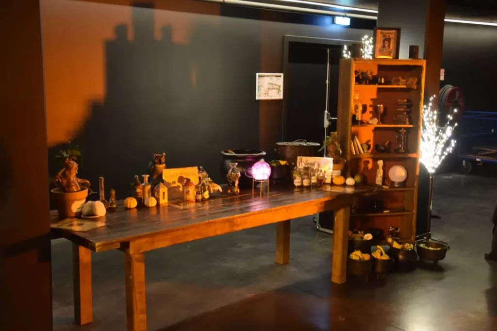 Table de potions et chaudron